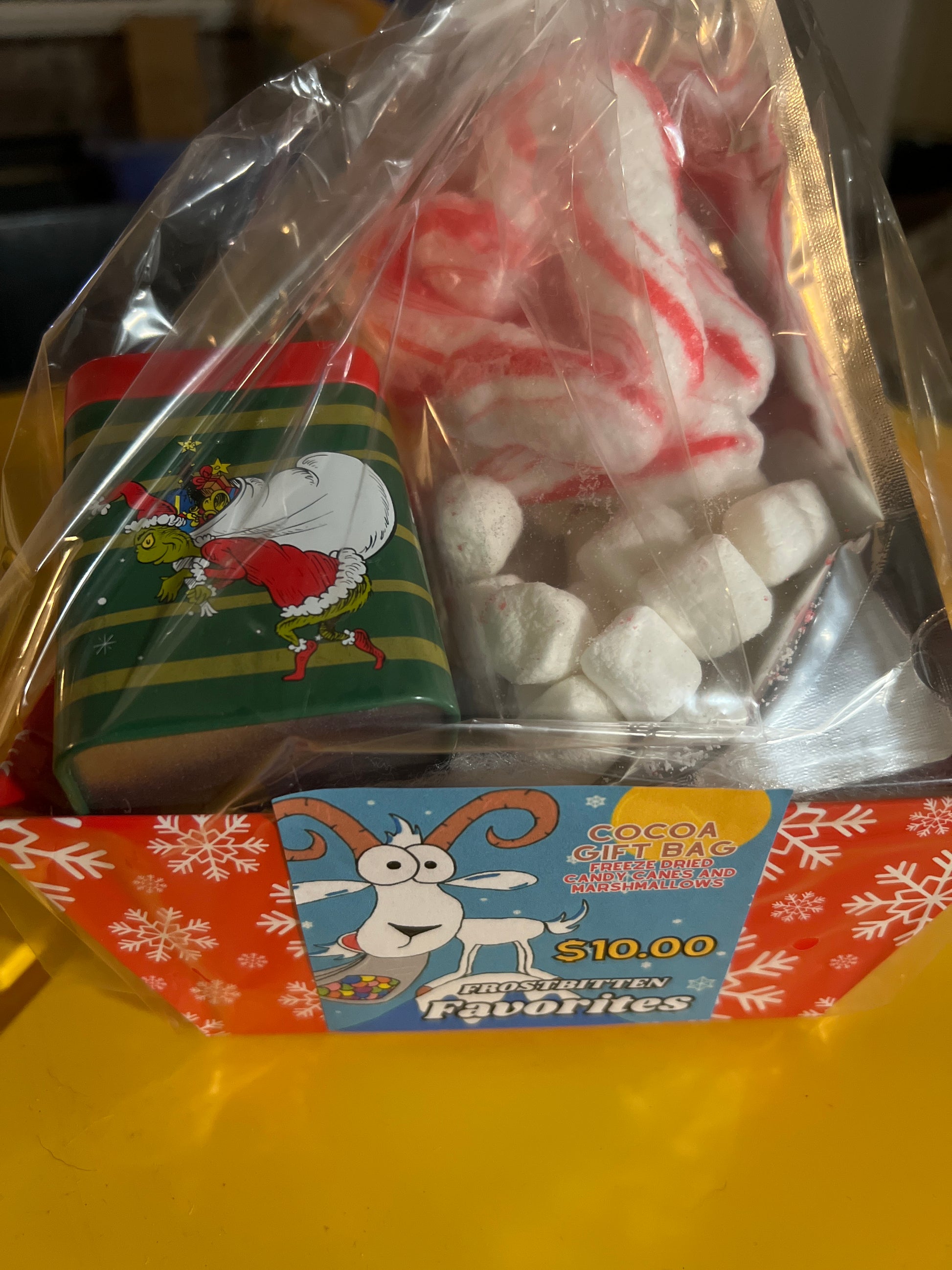 Cocoa packs with freeze dried marshmallows and candy canes